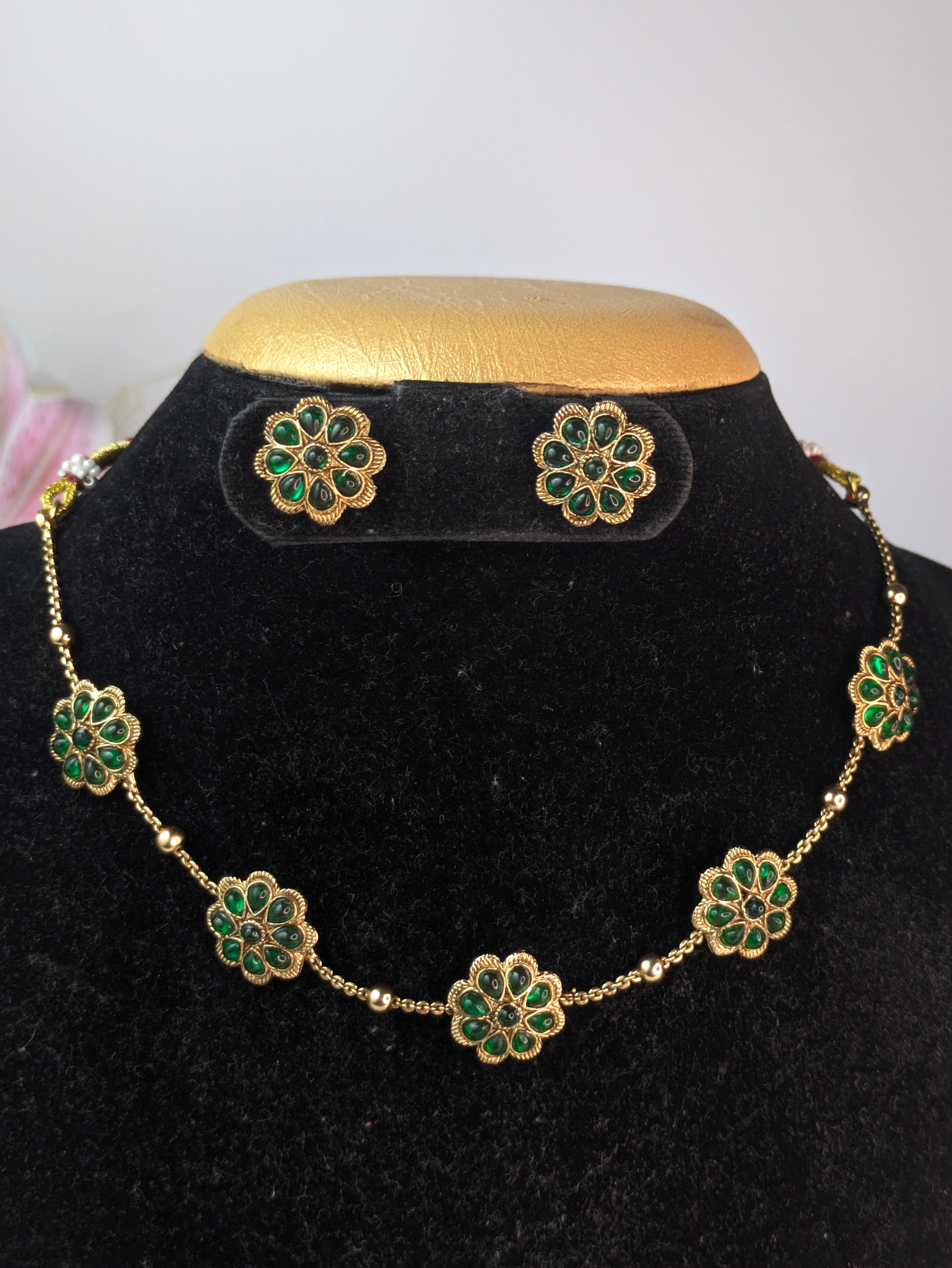 Traditional Green Floral Kemp Stone Necklace Set