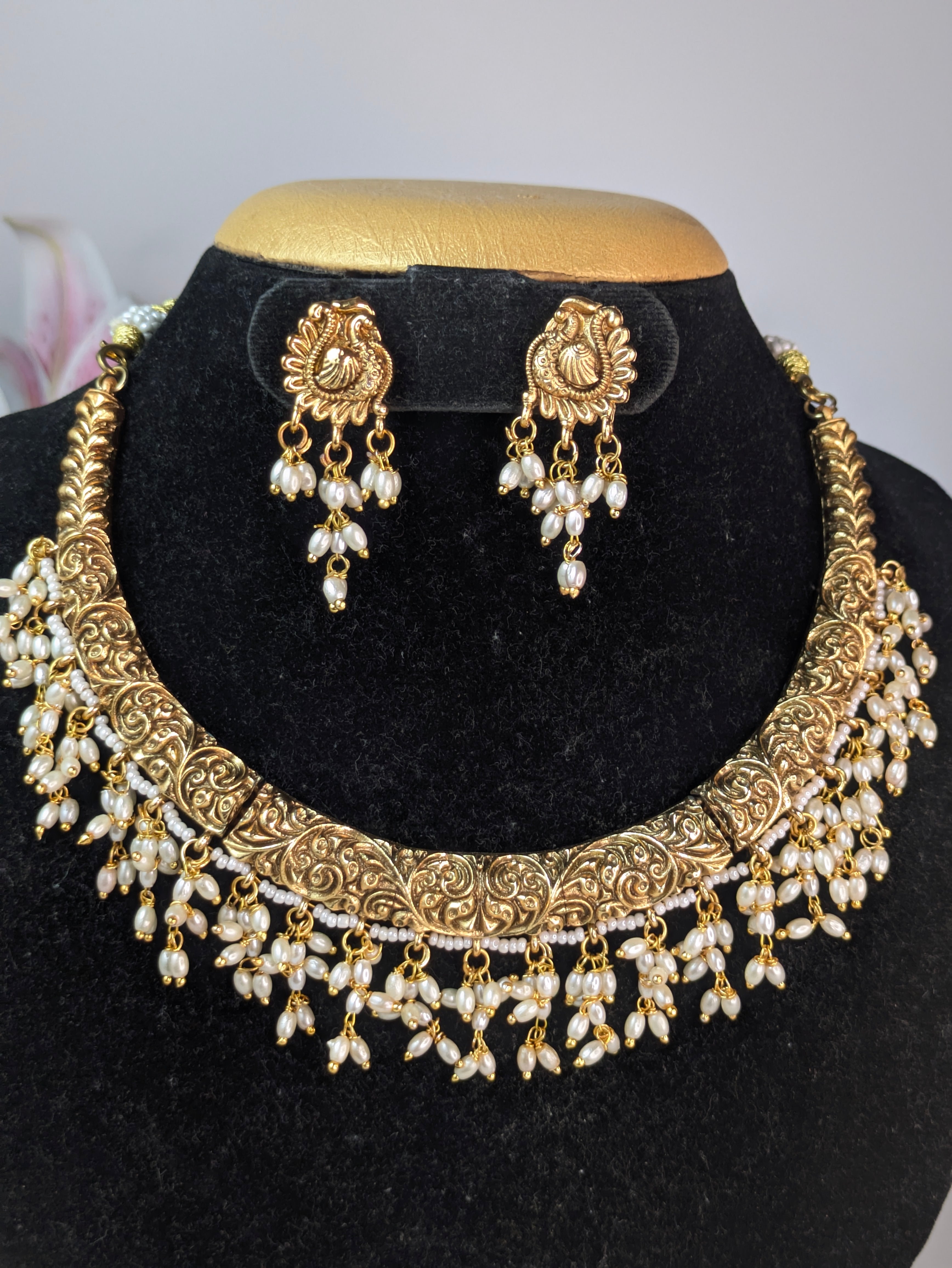 Rice pearls hasli necklace