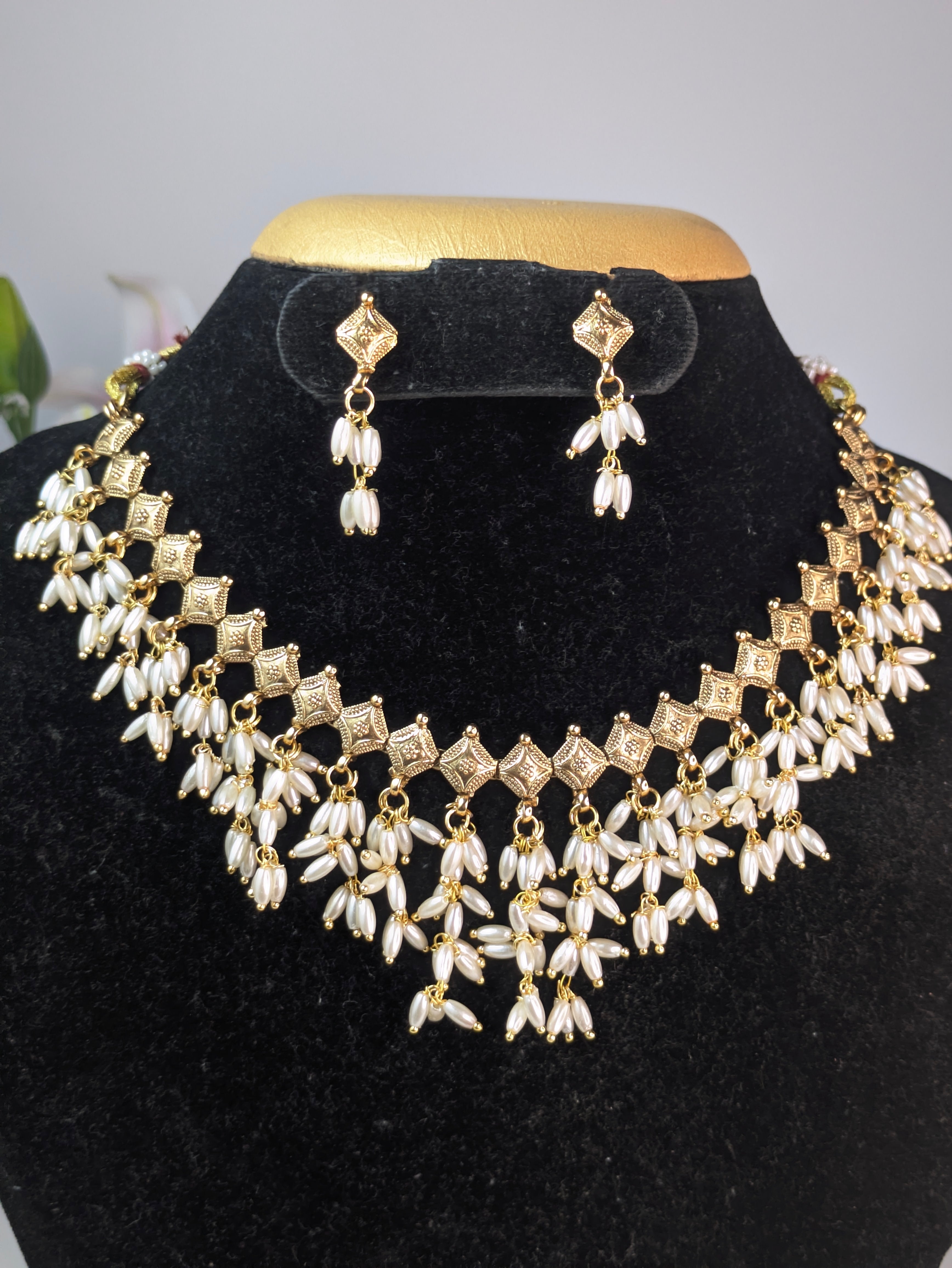 Rice pearls hanging necklace