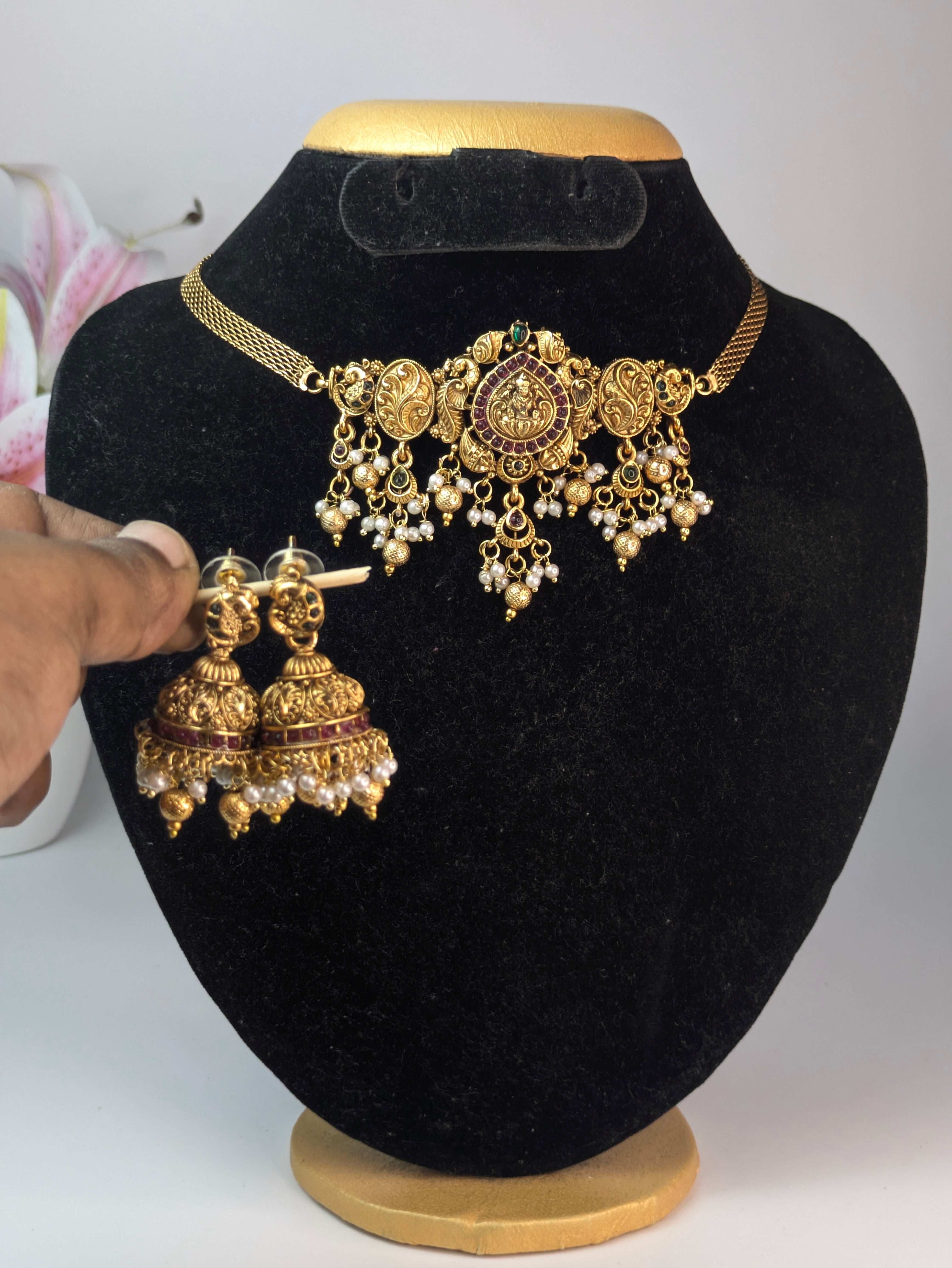 Antique Gold-Plated Temple Choker