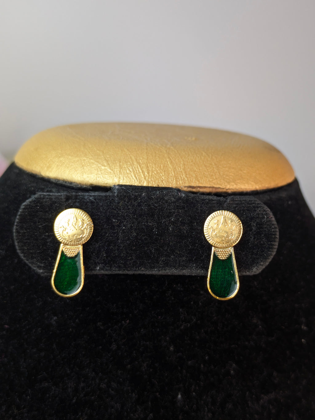 Palaka Coin Choker