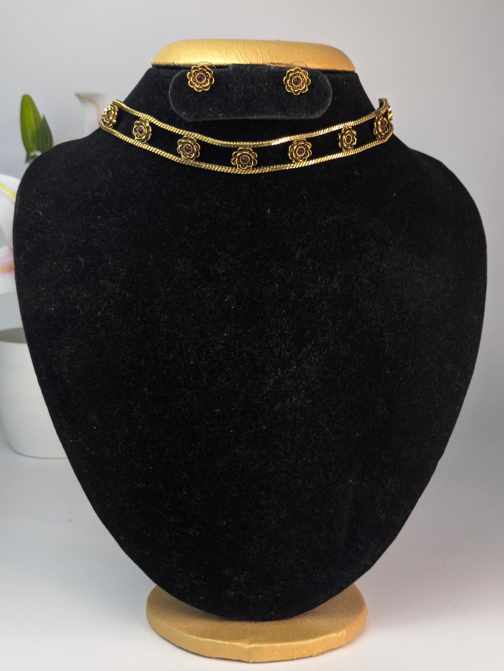 Flower Stone Choker