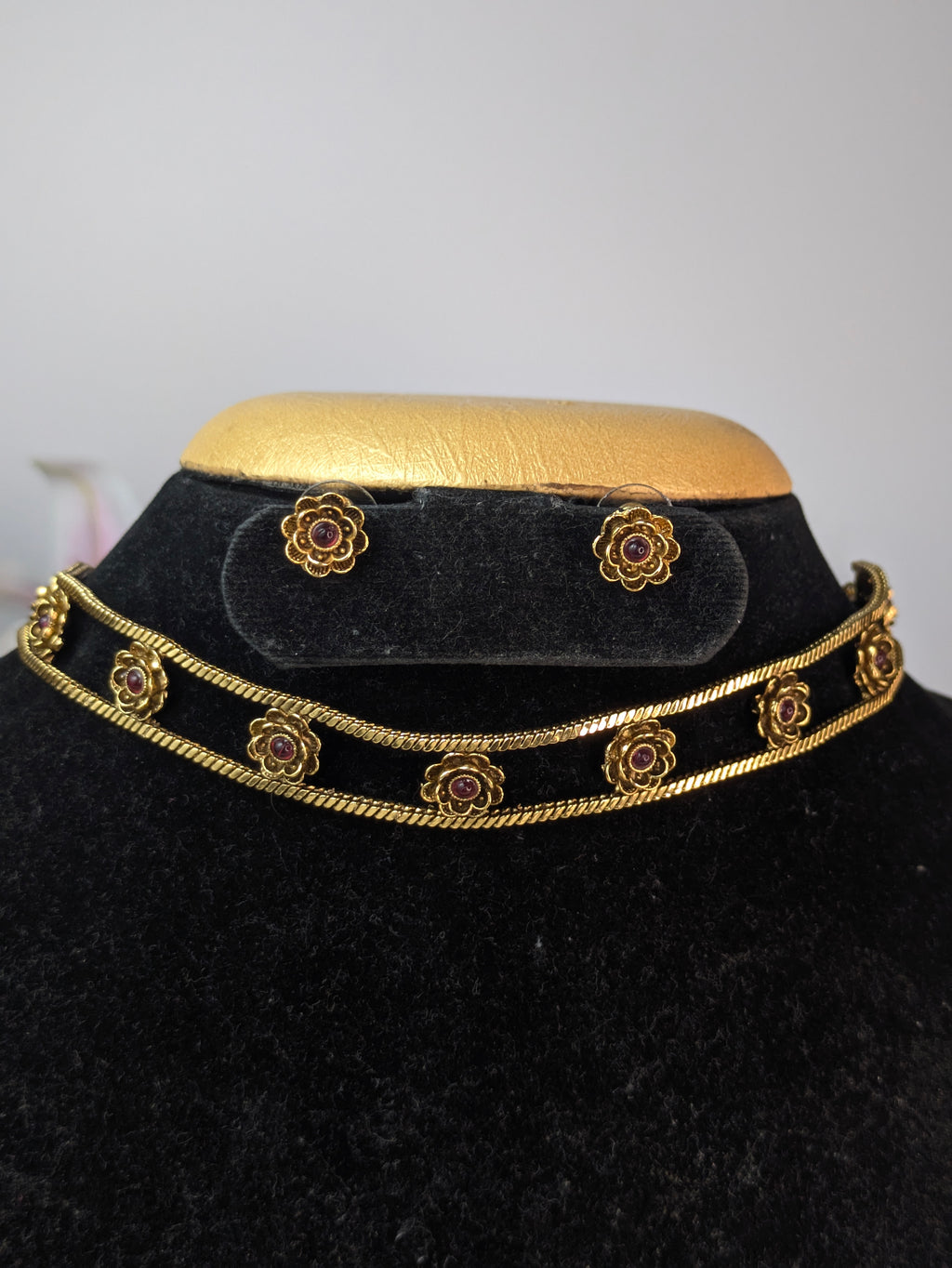 Flower Stone Choker