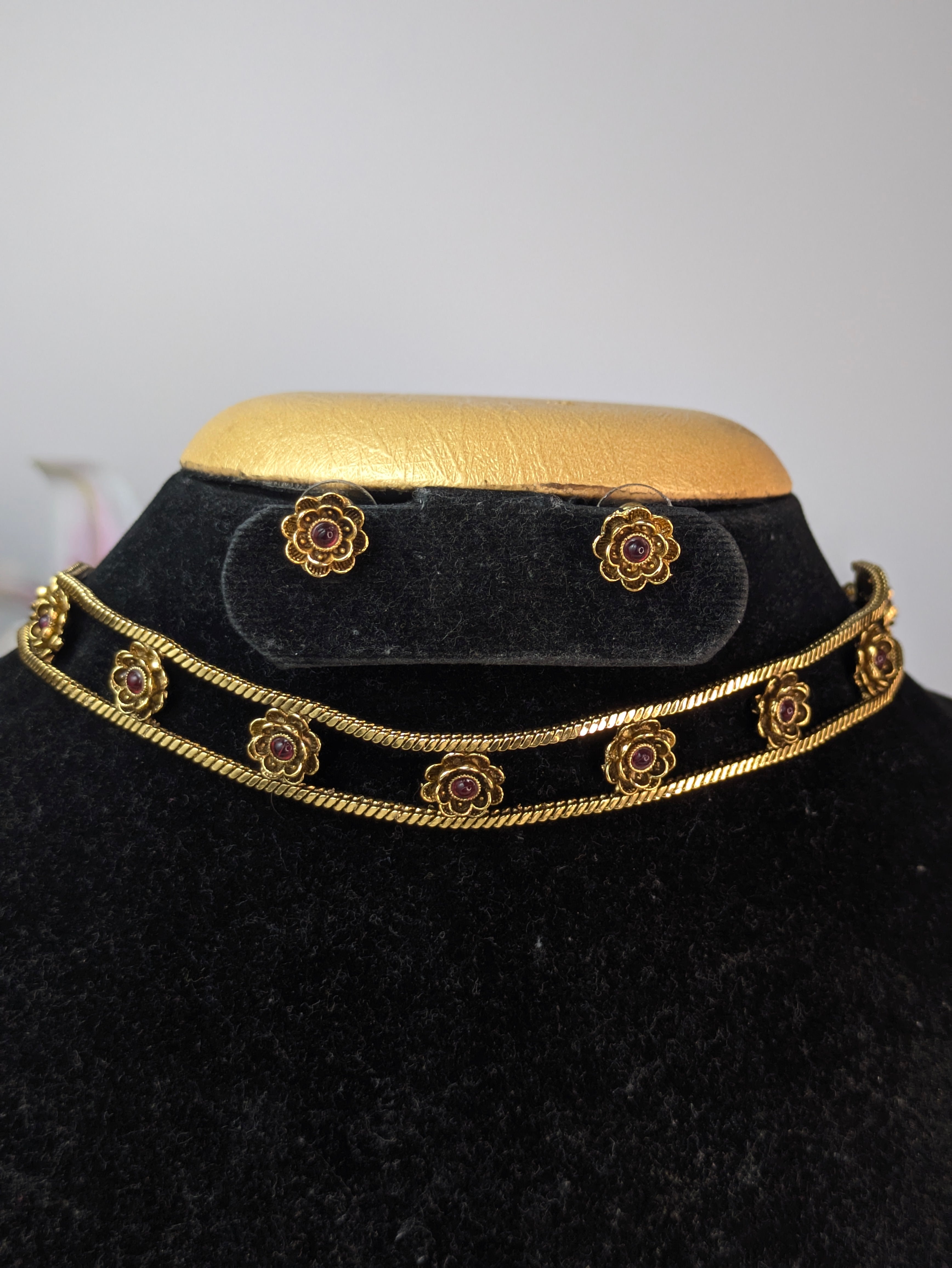 Flower Stone Choker