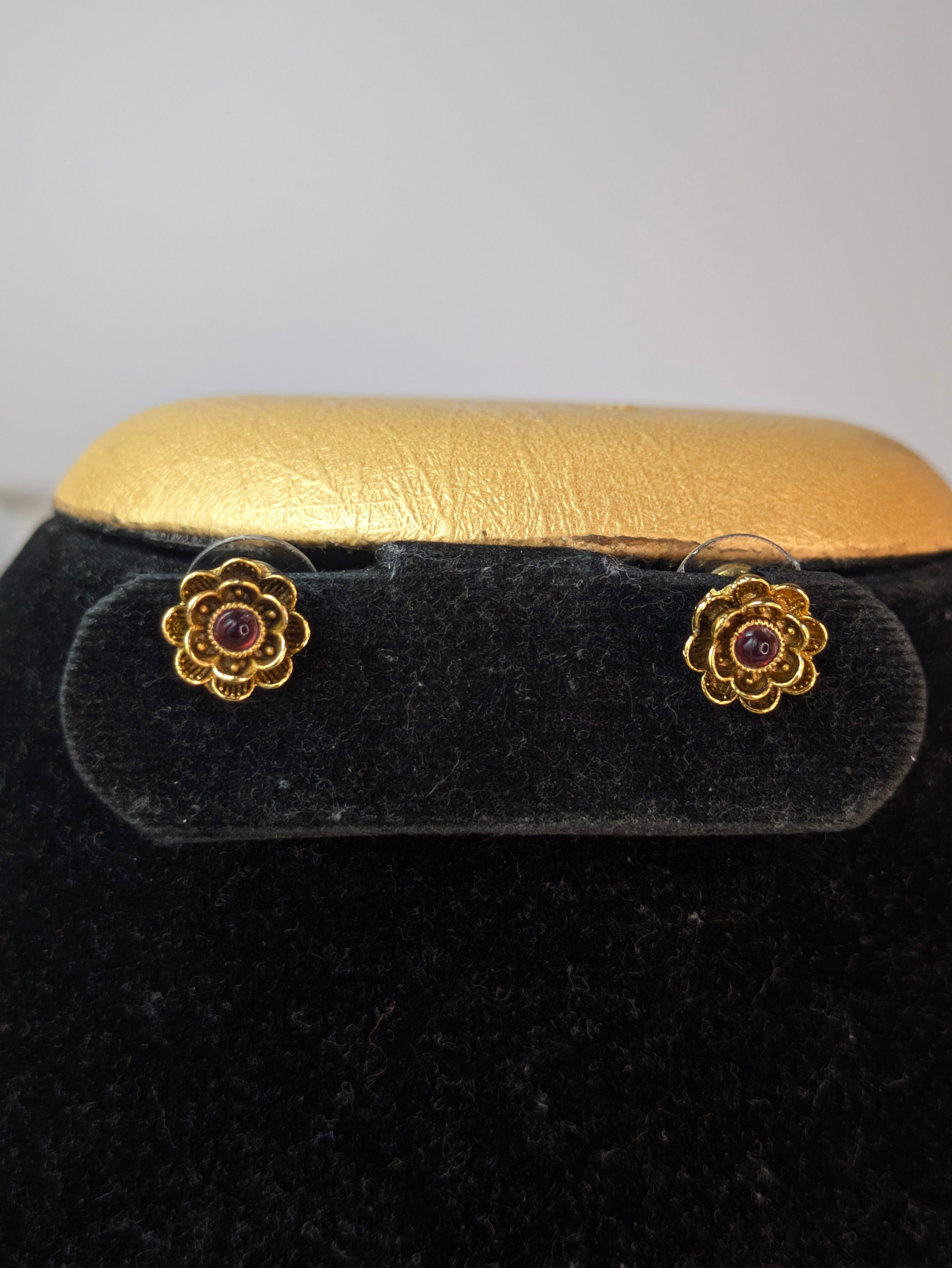 Flower Stone Choker