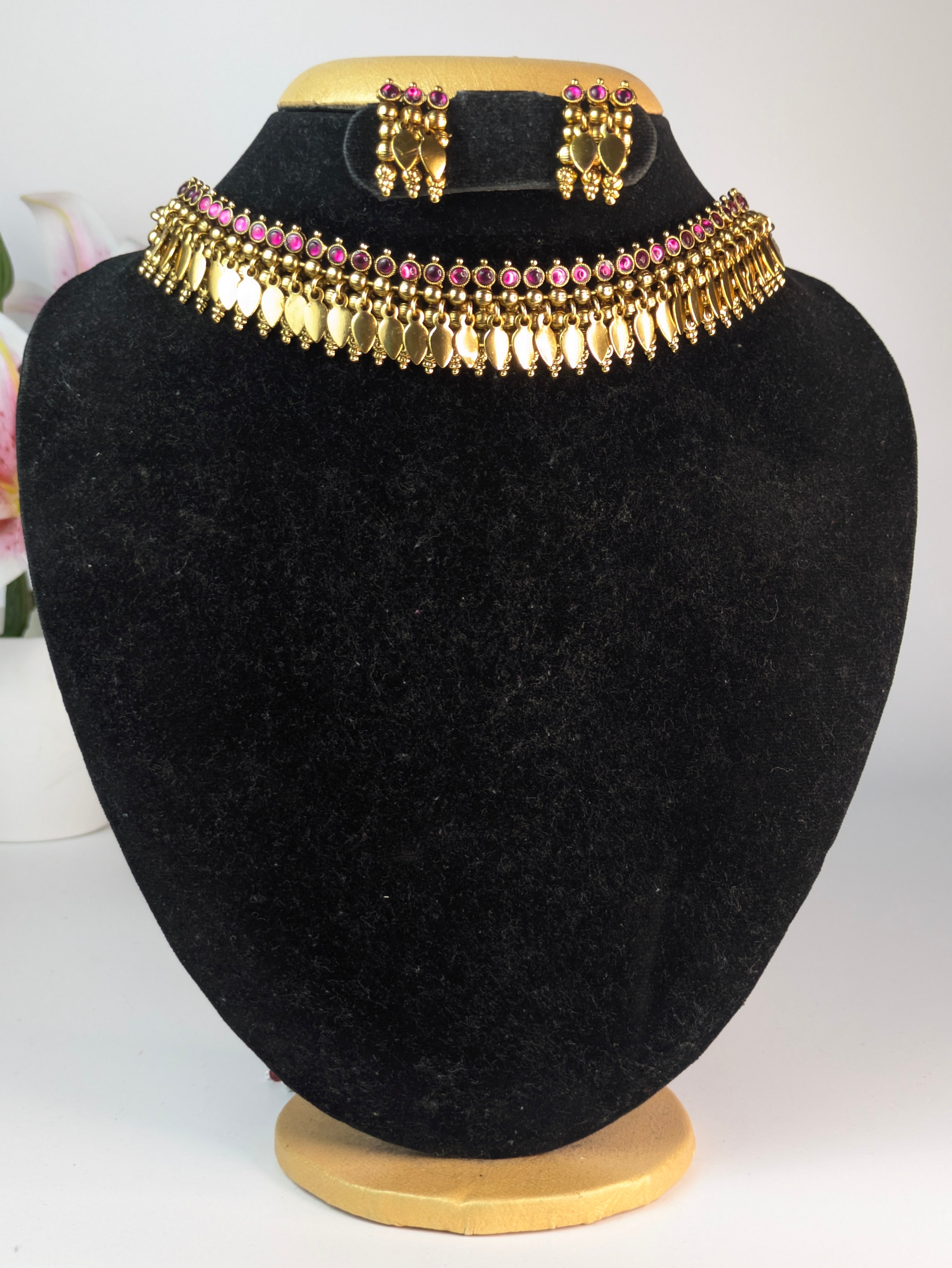 Elakkathali choker