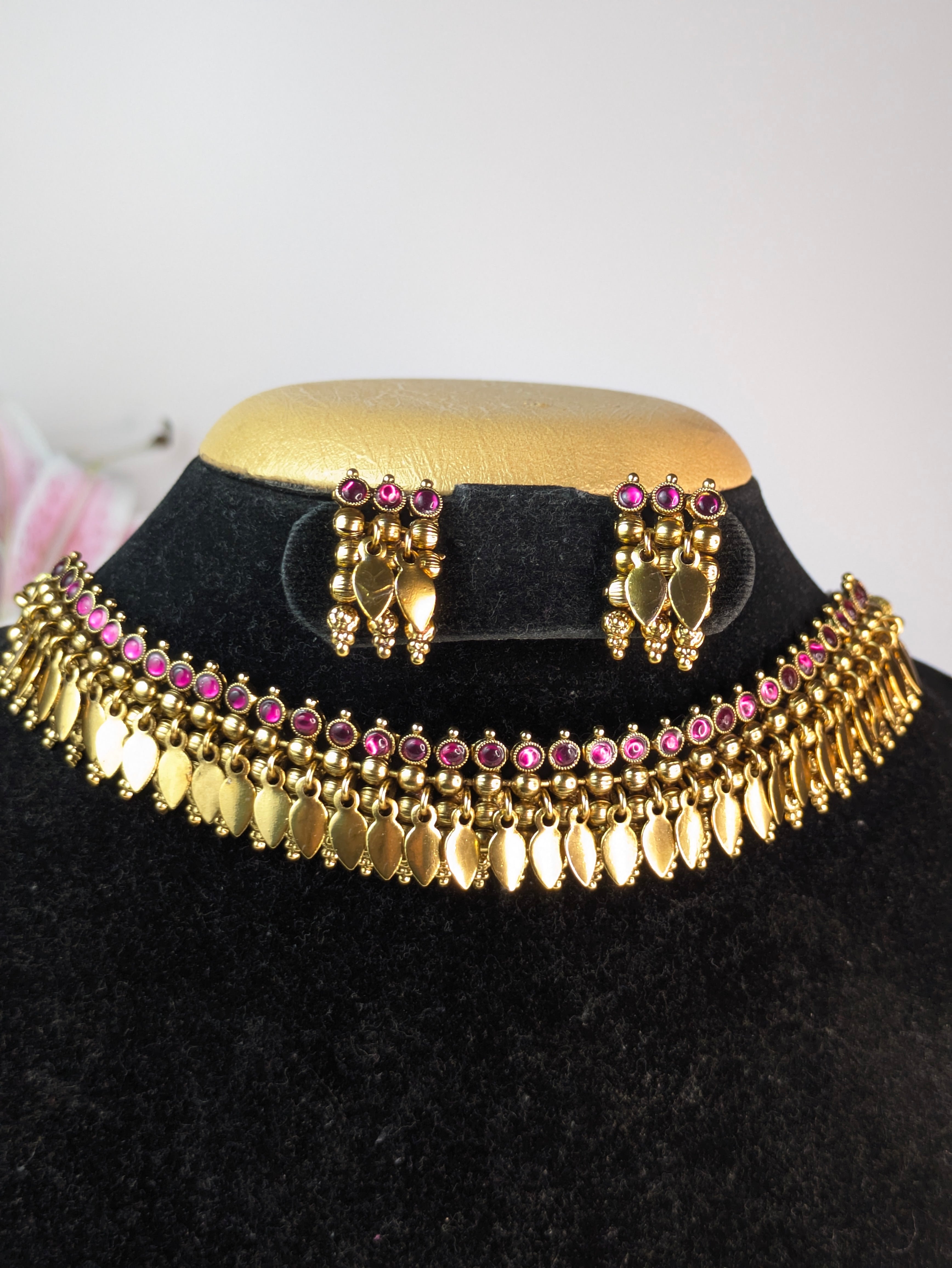 Elakkathali choker