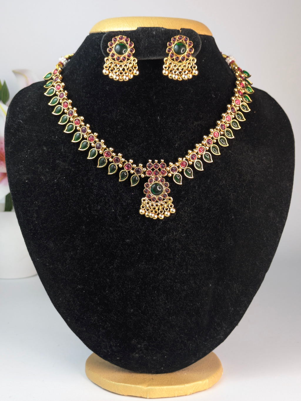 Palaka Kemp Studded Necklace Set