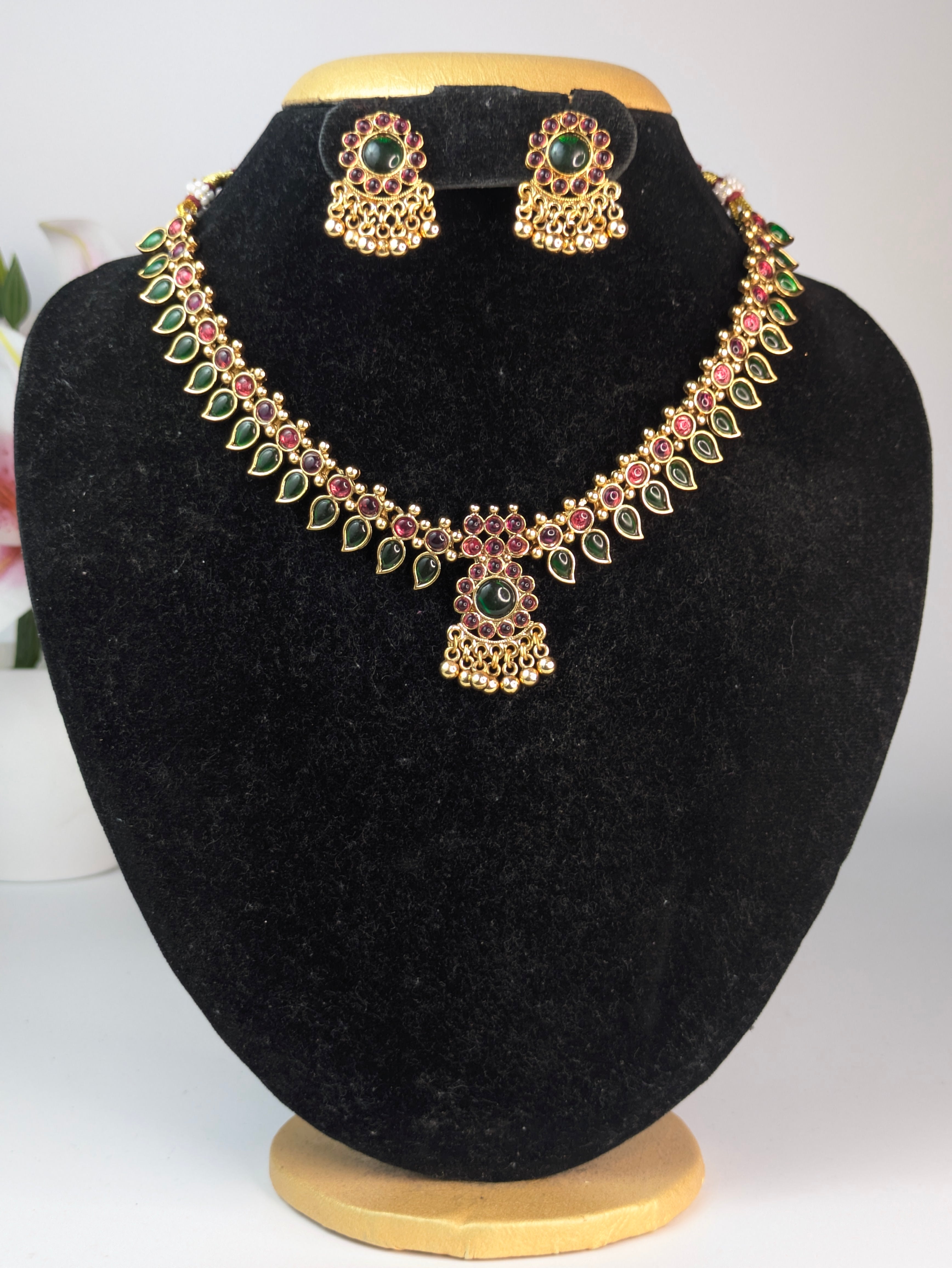 Palaka Kemp Studded Necklace Set