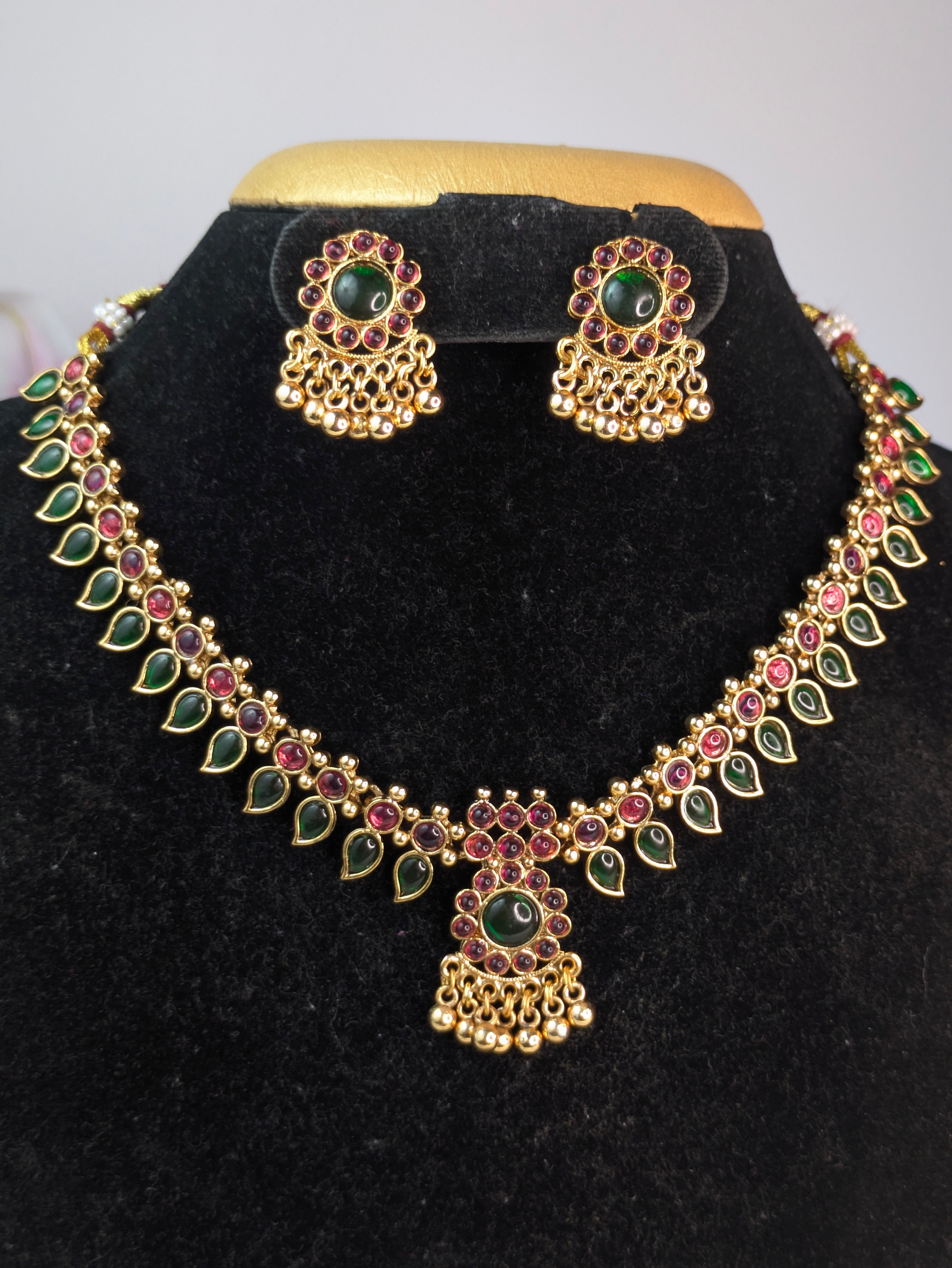 Palaka Kemp Studded Necklace Set