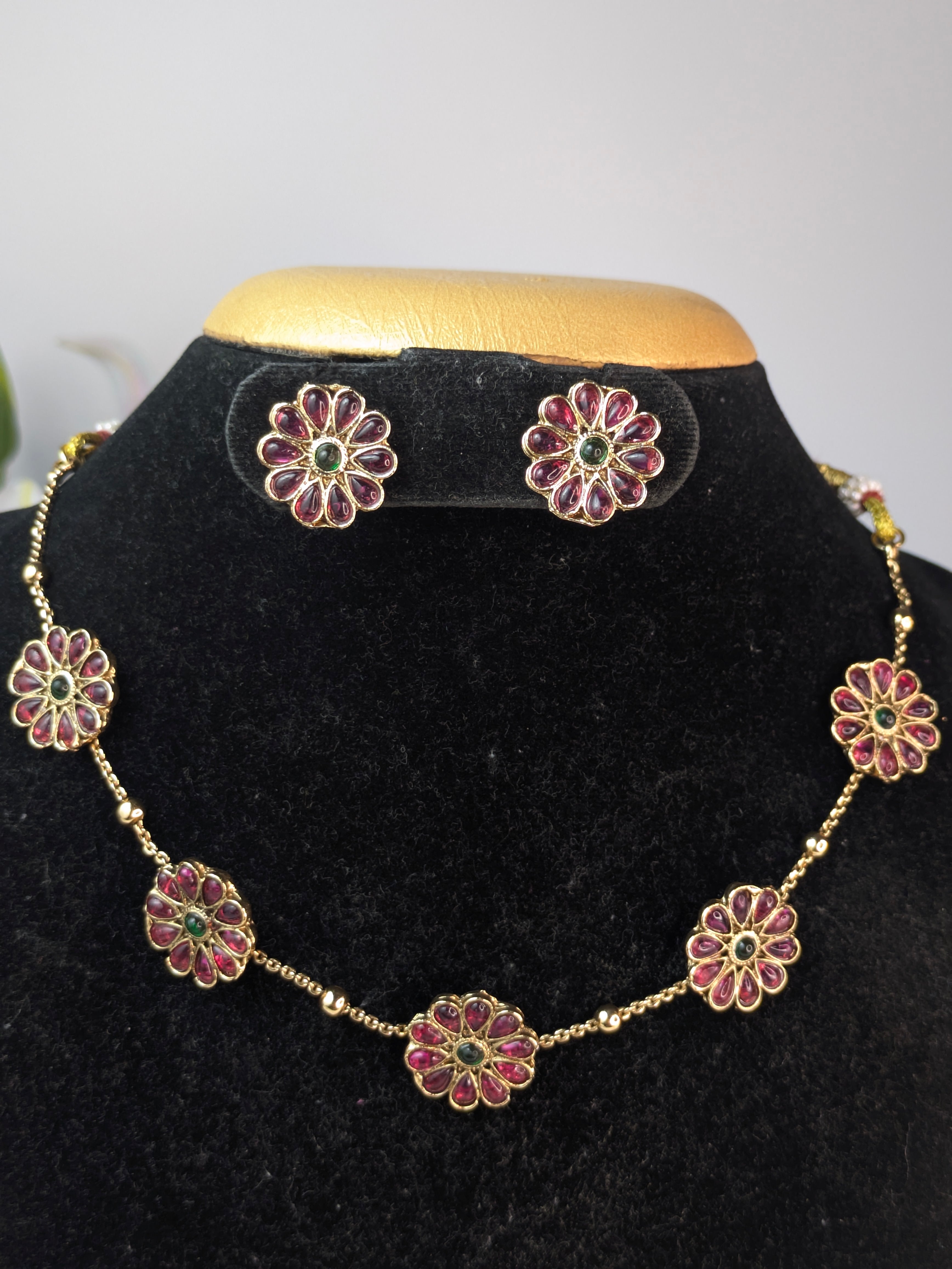 Traditional Red Floral Kemp Stone Necklace Set