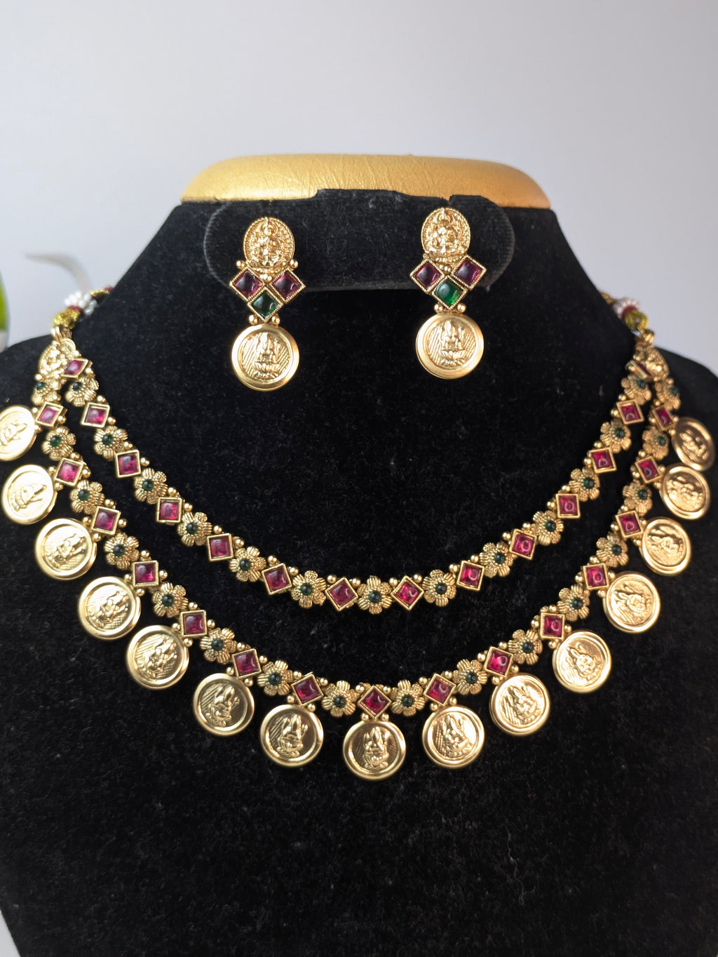 Double Layer Kemp Stone Coin Necklace
