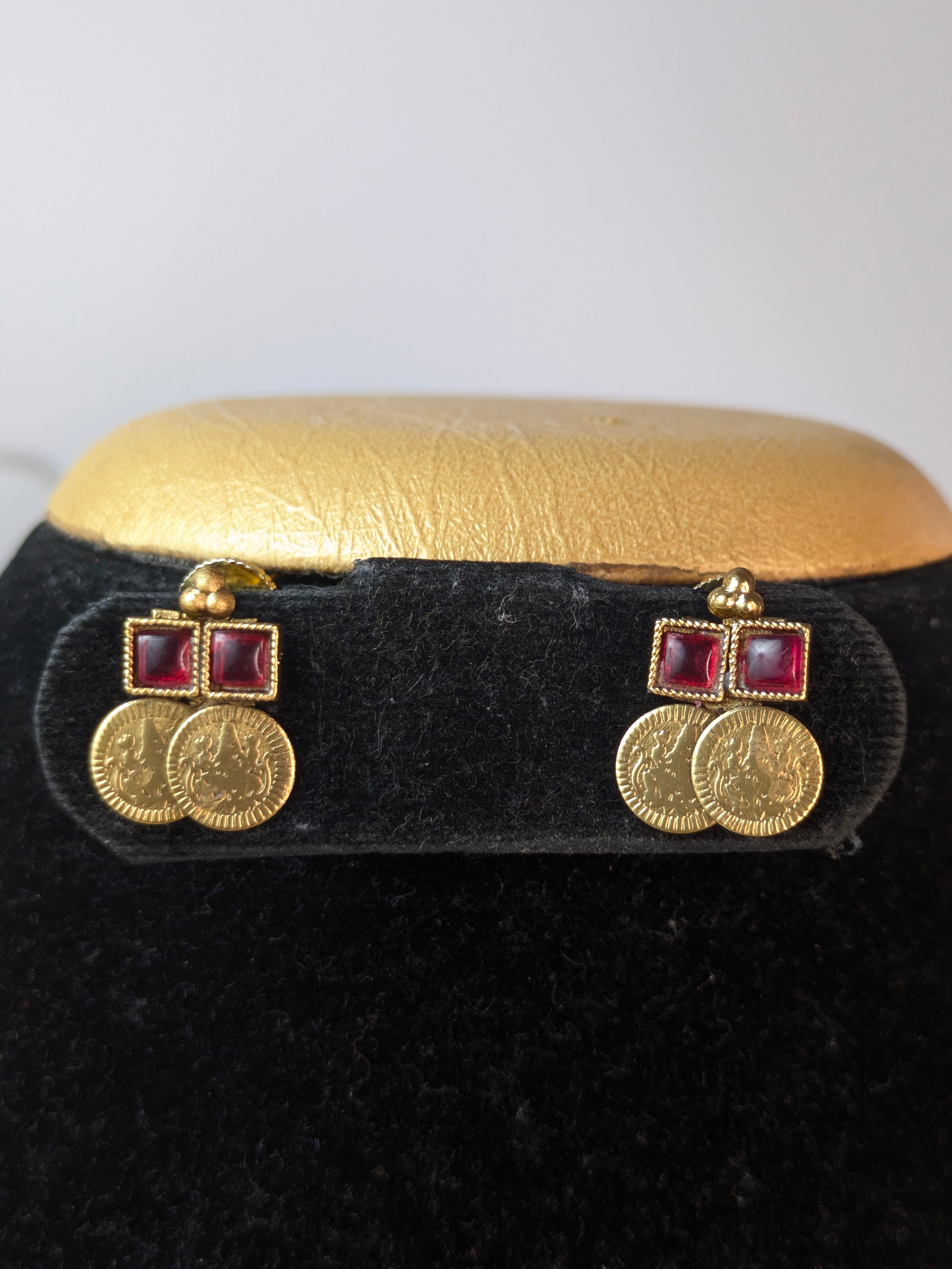 Kemp Stone Layer Coin Necklace