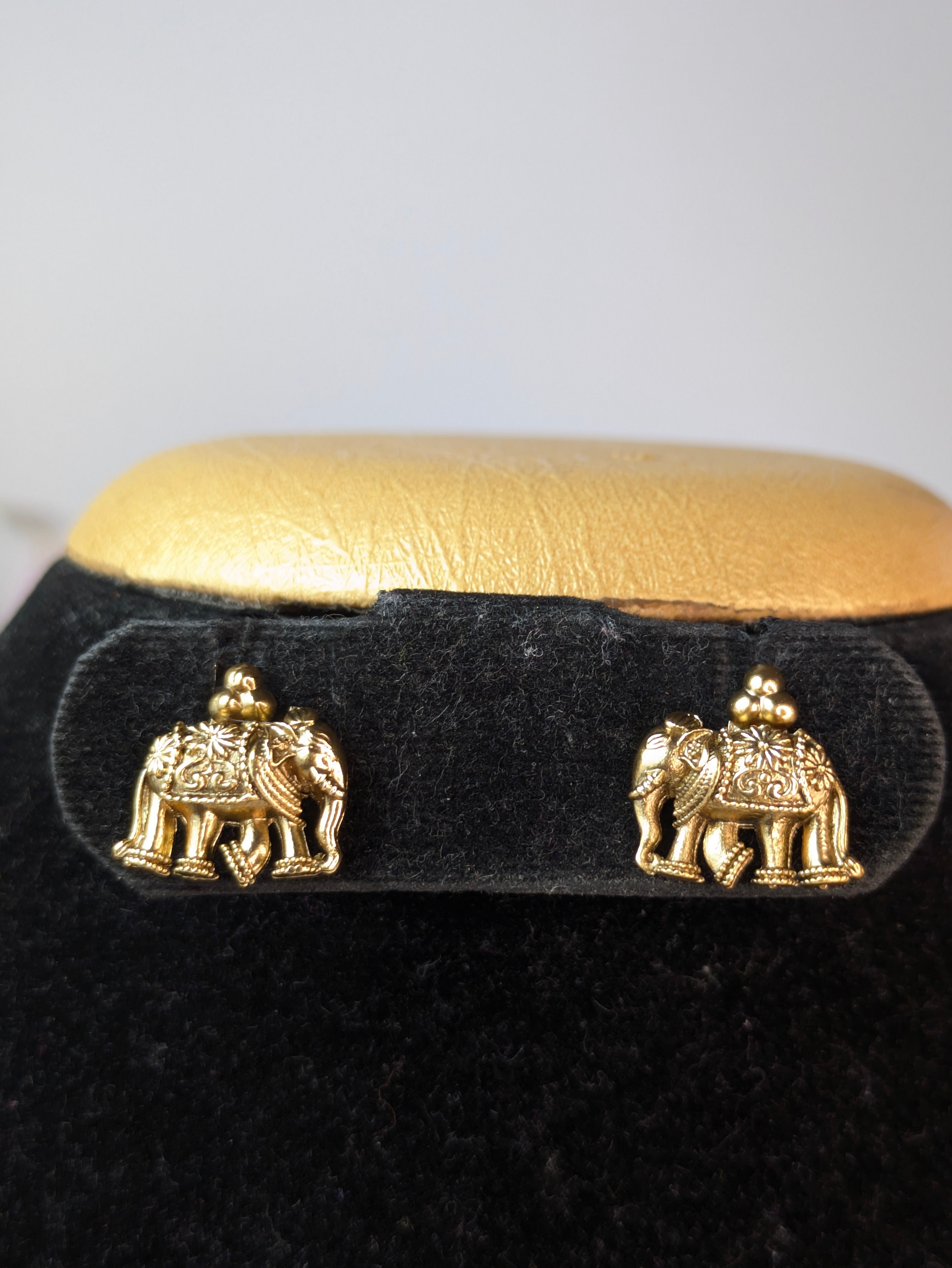 Elephant Coin Design Choker