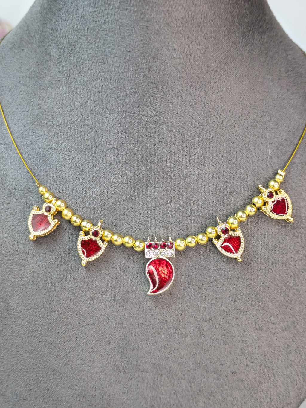 Maroon Palakka Invisible Chain