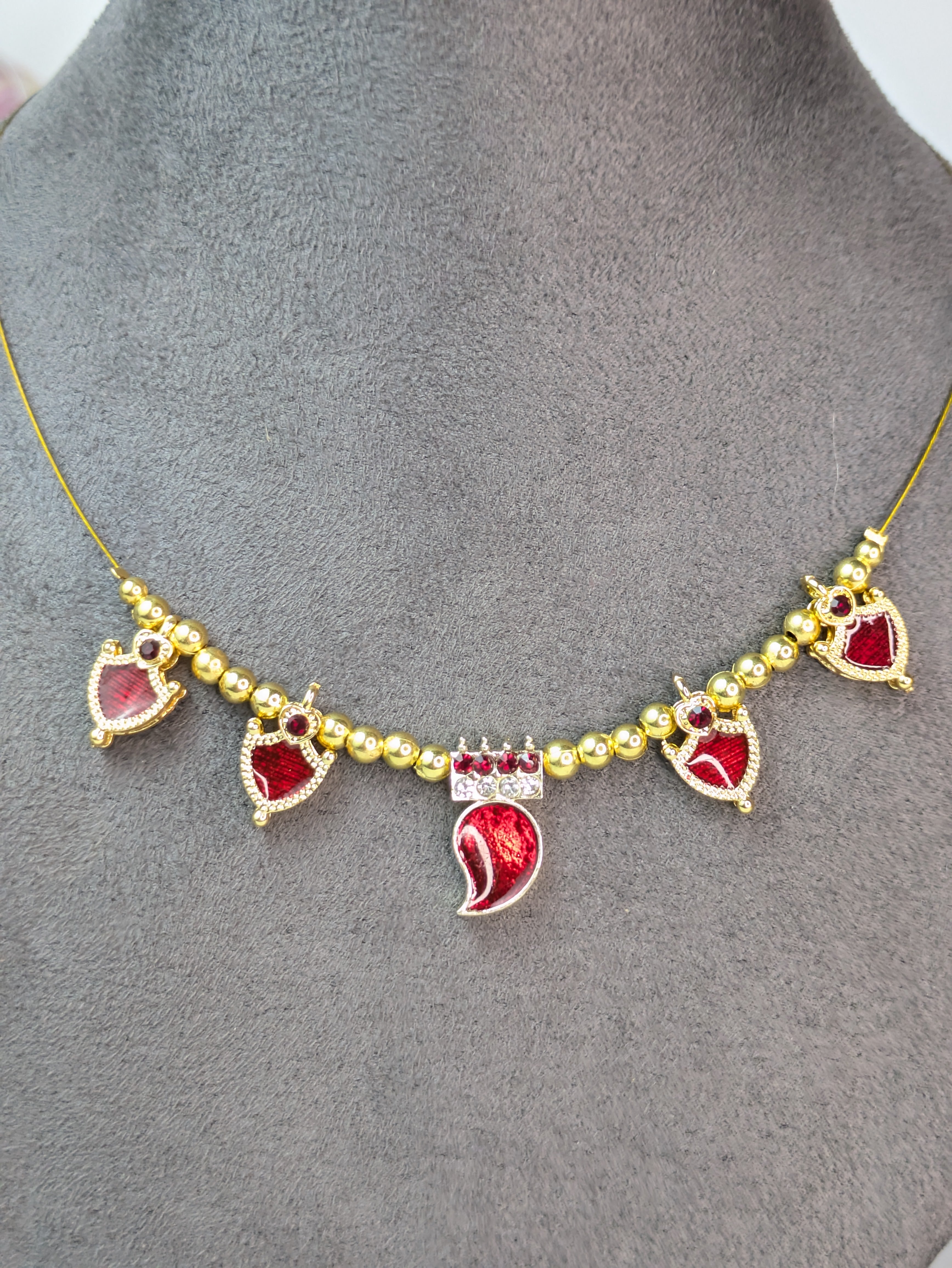 Maroon Palakka Invisible Chain