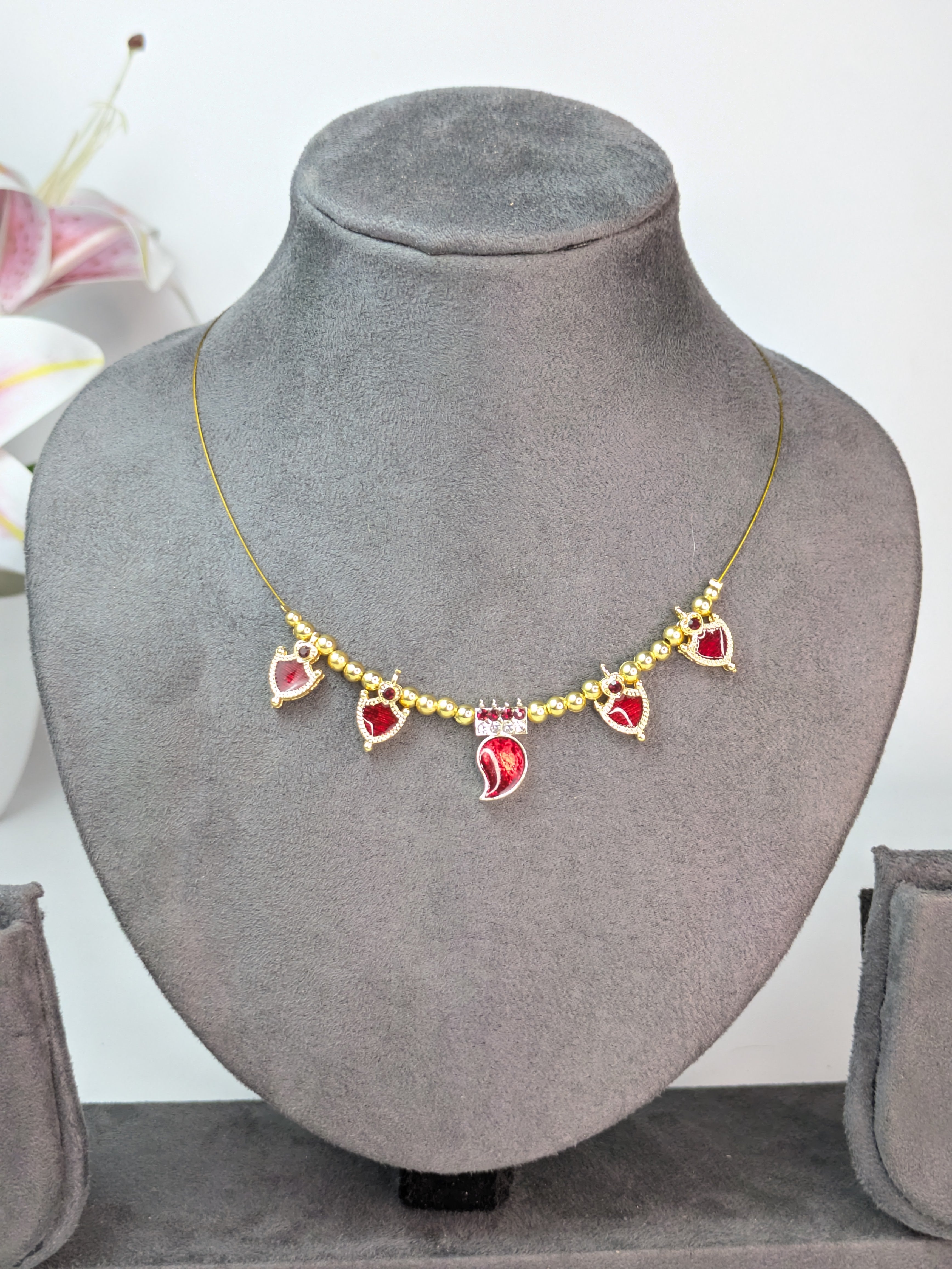 Maroon Palakka Invisible Chain