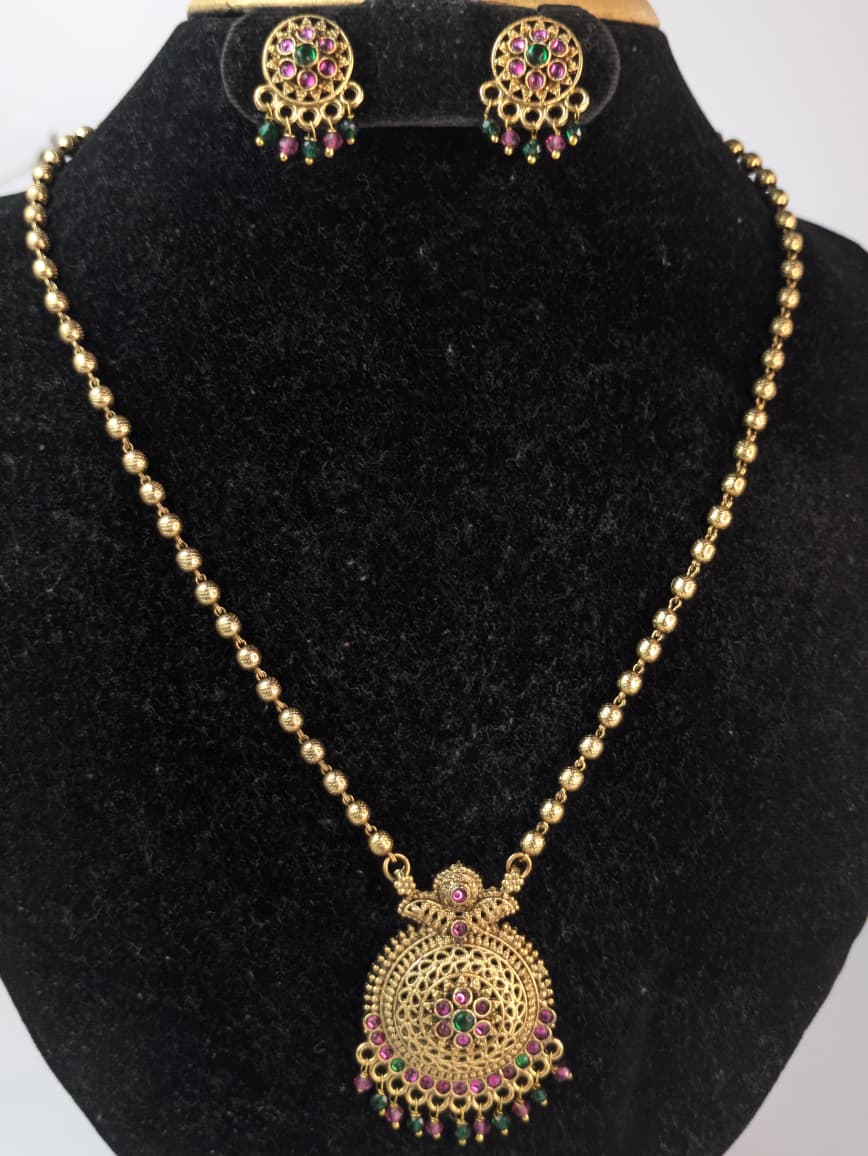 Antique gold-plated finish with vibrant gemstone mid haram