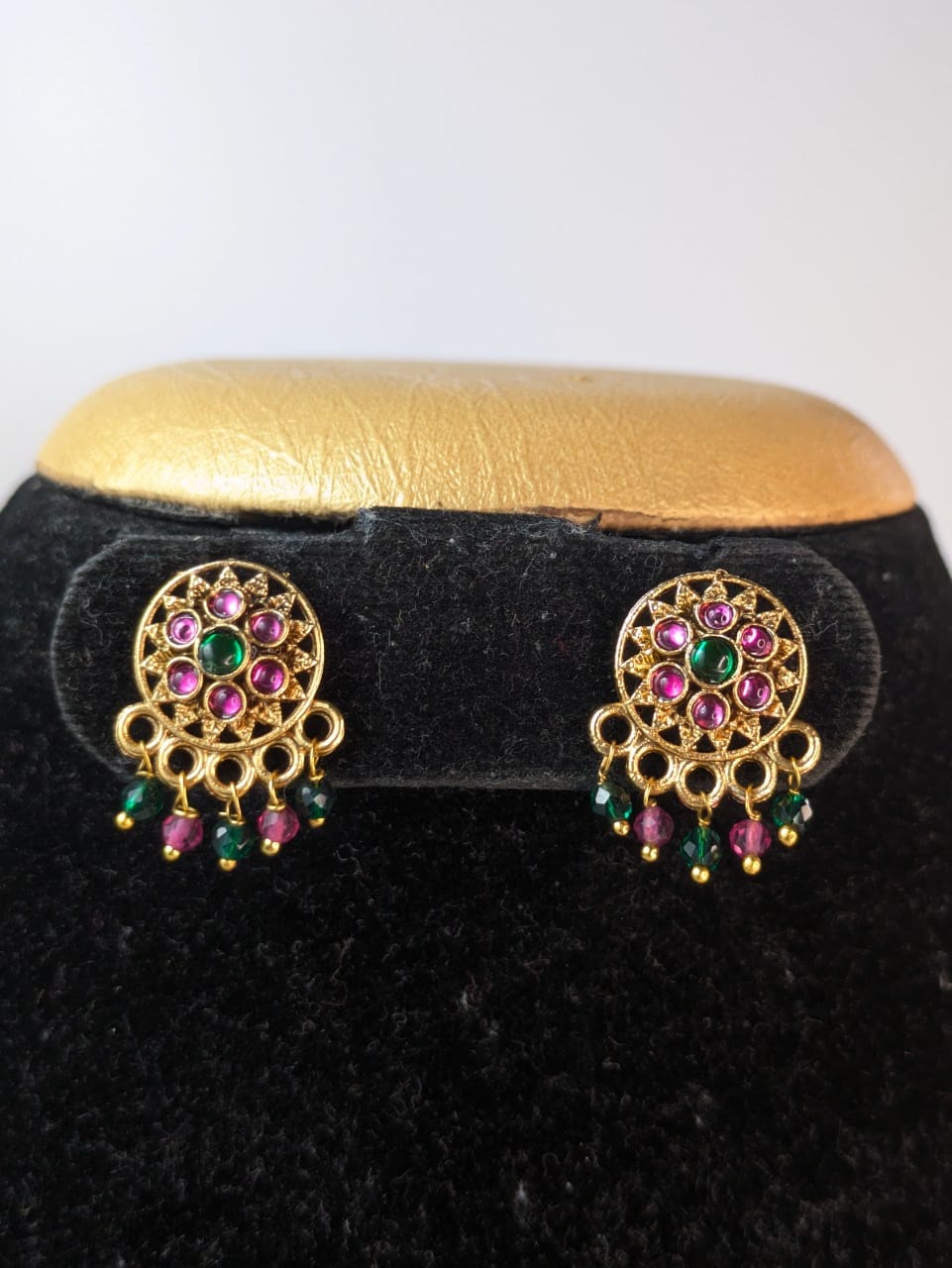 Antique gold-plated finish with vibrant gemstone mid haram